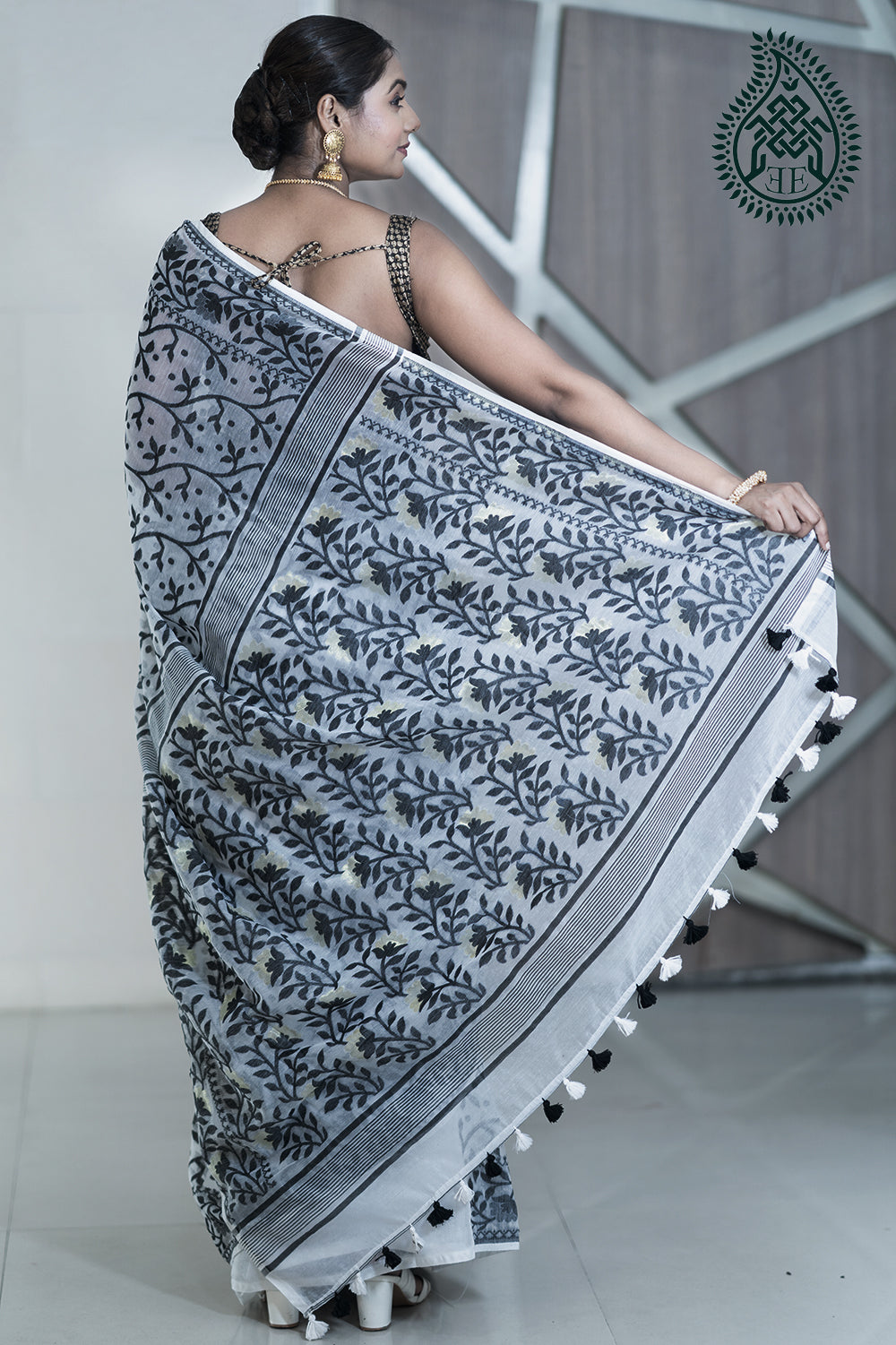 Jamdani Jacquard Cotton Saree - Take Chances