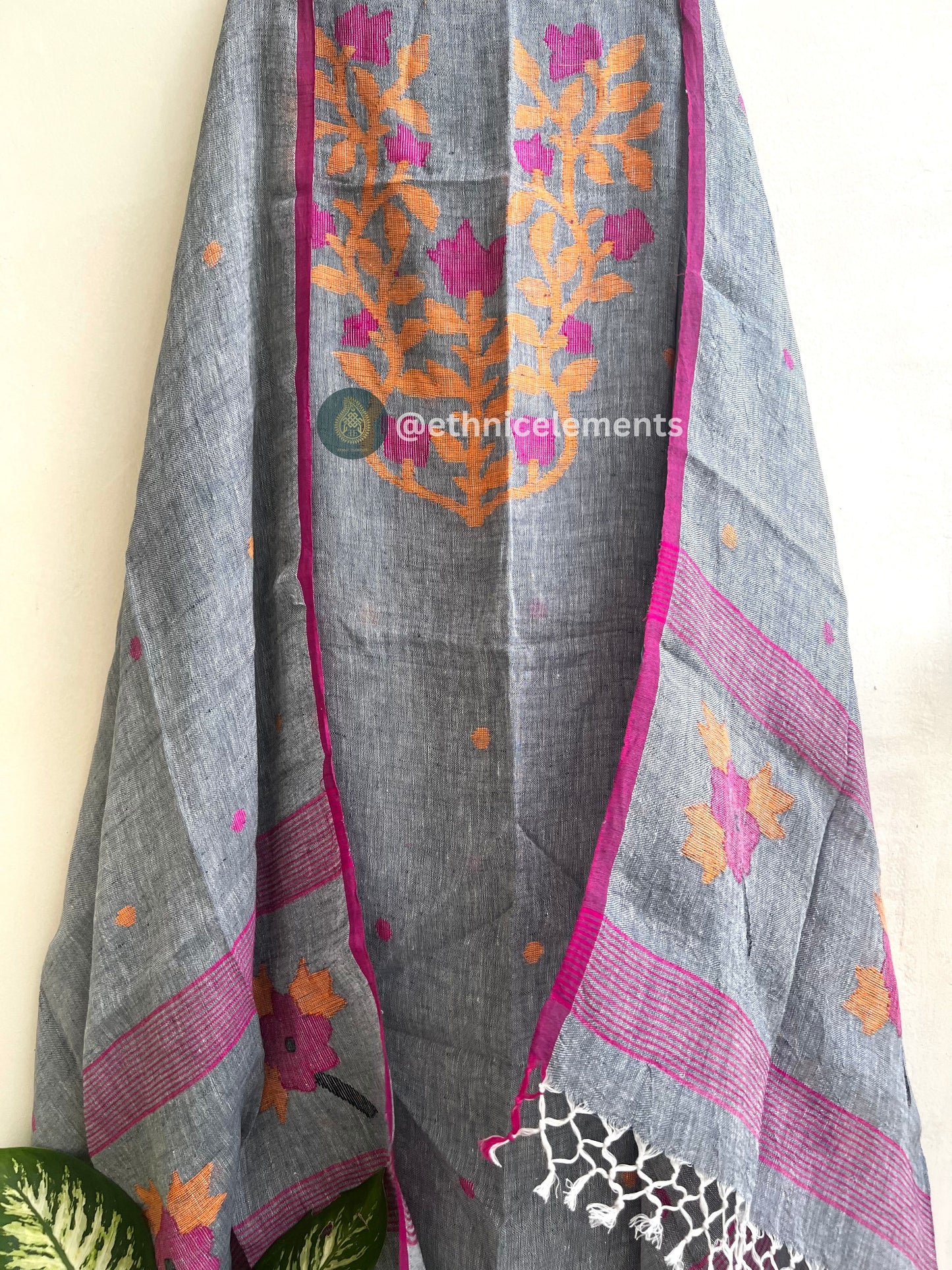 Hand Woven Linen Jamdani Suit Set- Tinted Cement