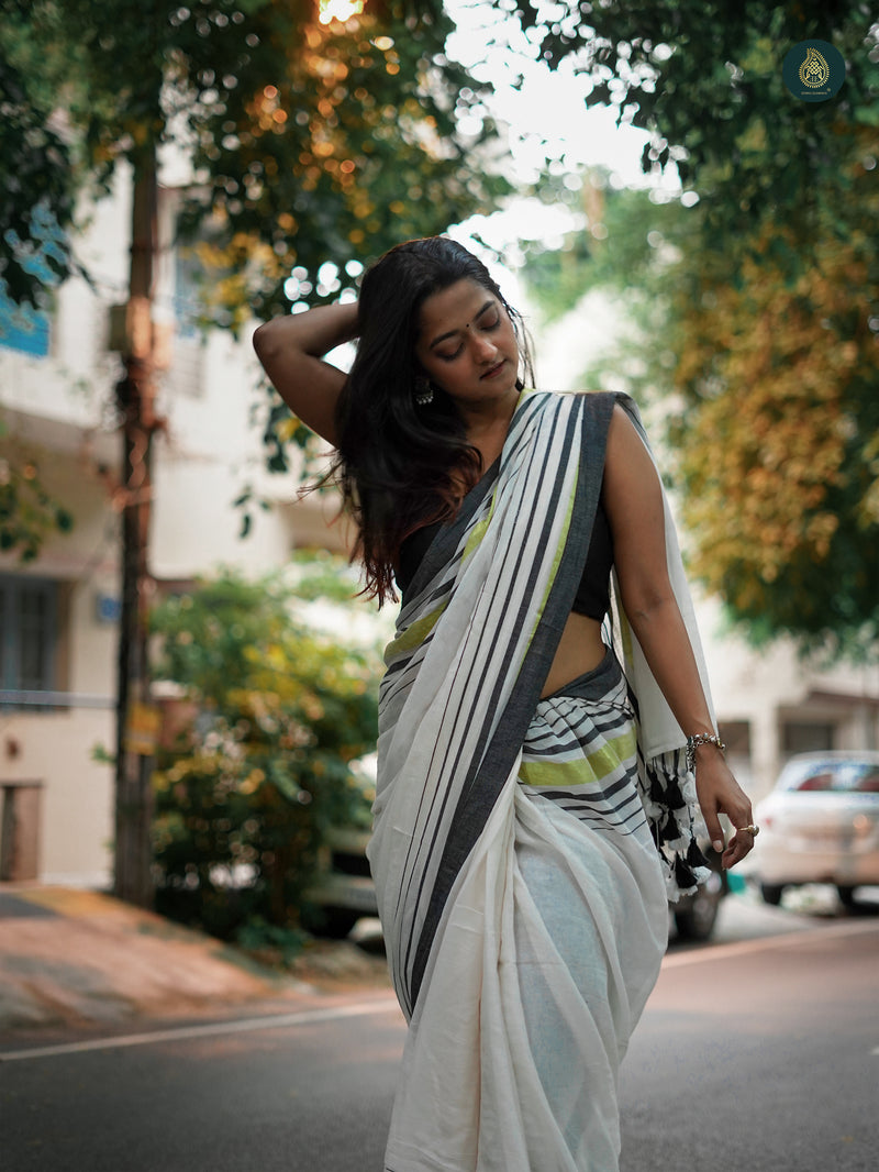 Woven Mul Cotton Saree - Taken